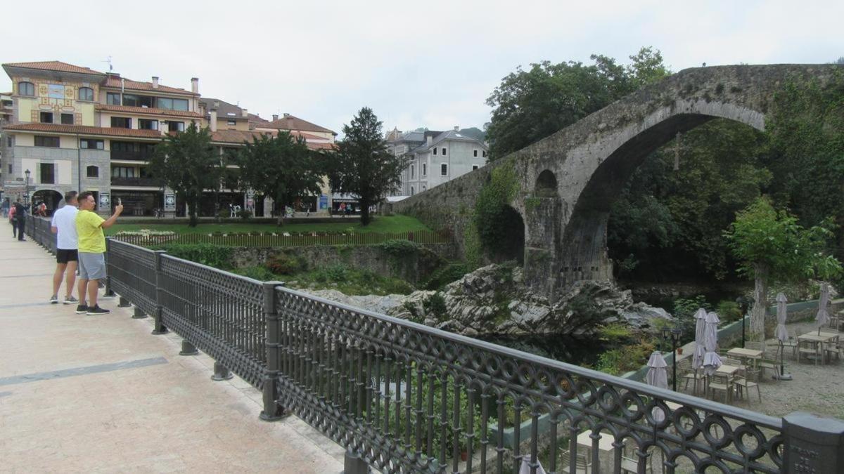 Apartamento Con Terraza Al Puente Romano Onís Eksteriør billede