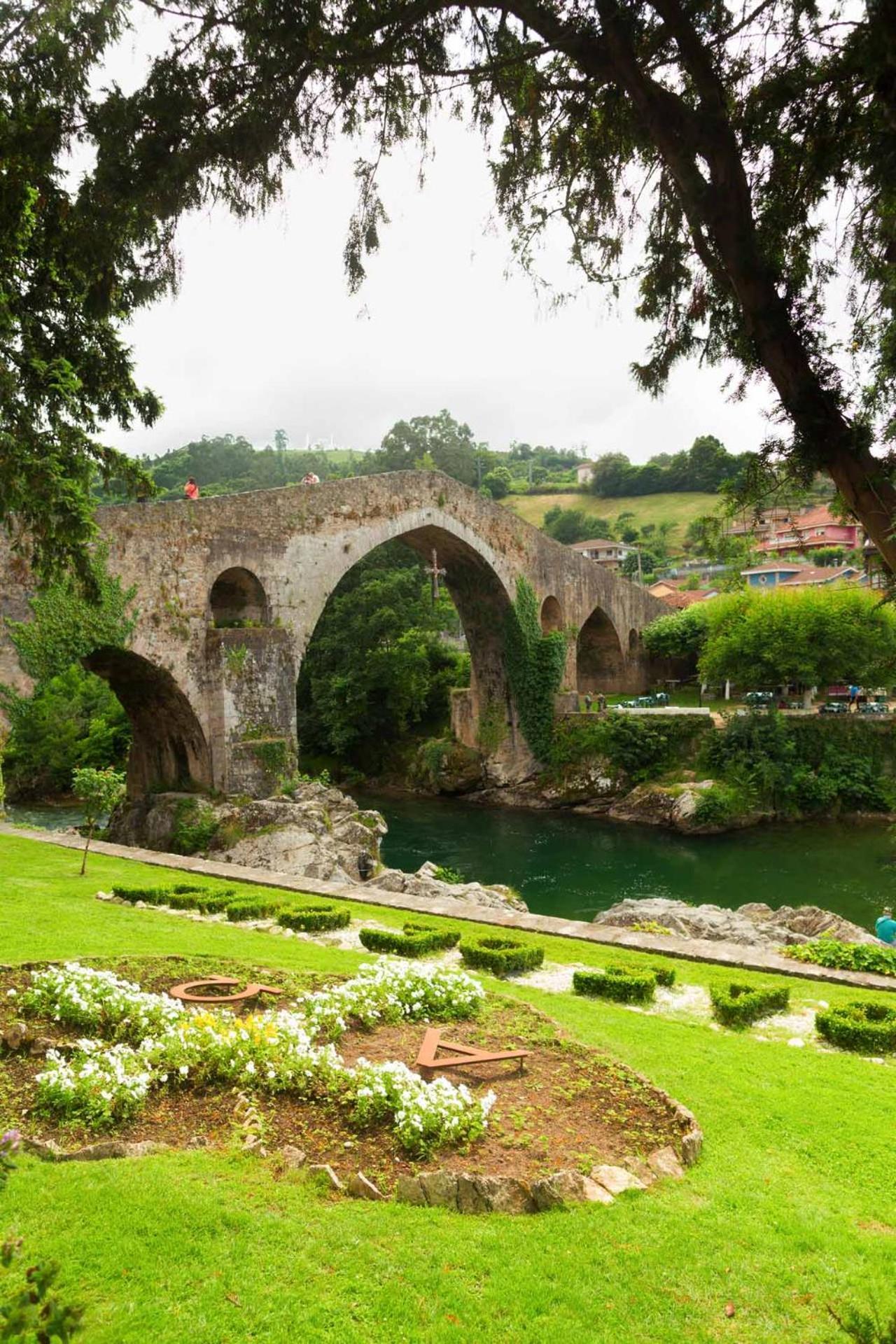 Apartamento Con Terraza Al Puente Romano Onís Eksteriør billede